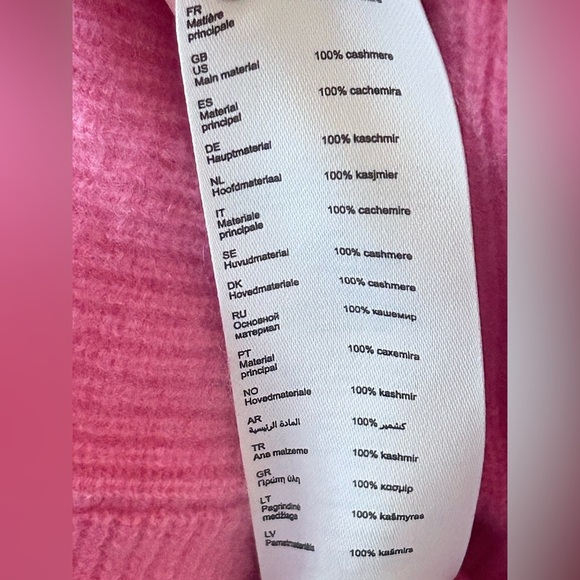 -Maje
Low-Cut Ribbed Cashmere
Sweater pre-owner size 0 - Picture 12 of 13